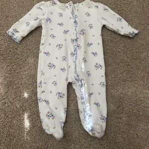 Kissy Kissy Floral Ruffle Zip Up Pajamas size 3-6 months